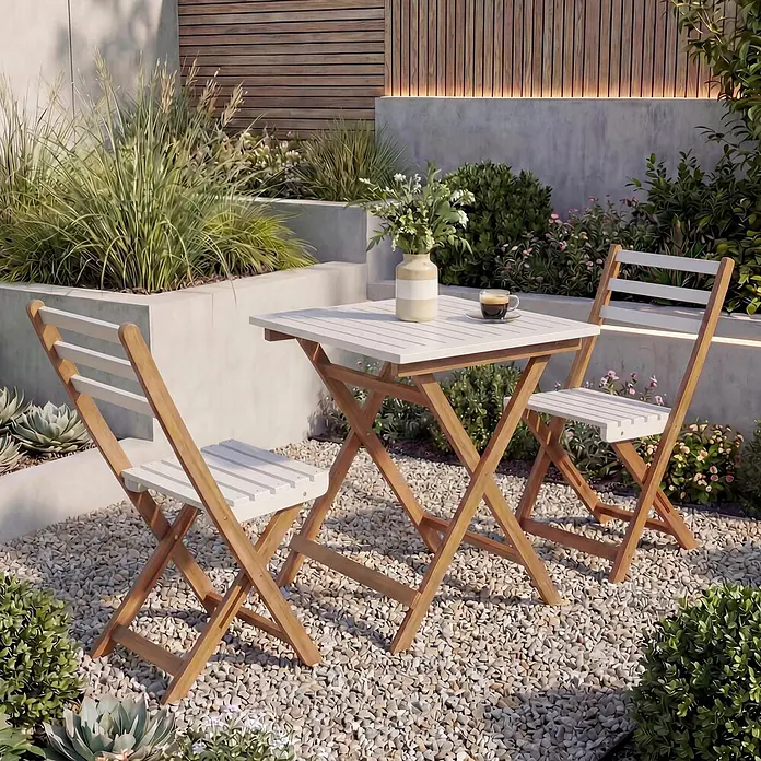 Proregal Balkonmöbel-Set mit 2 Stühlen klappbar - 3 -tlg., Akazienholz, Klappbar, Weiß - Klappbares Bistro-Set aus Holz mit weißen Latten, ideal für Terrasse oder Garten.
