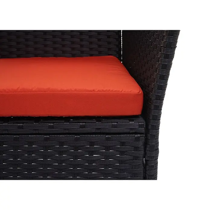 Poly-Rattan Sitzbank mit Tisch | Gartenbank Sitzgruppe Gartensofa | 132cm | Schwarz | Kissen Terrakotta -  - Schwarzer Korbsessel mit leuchtend orangefarbenem Kissen, zeigt die geflochtene Textur und bequemen Sitz.
