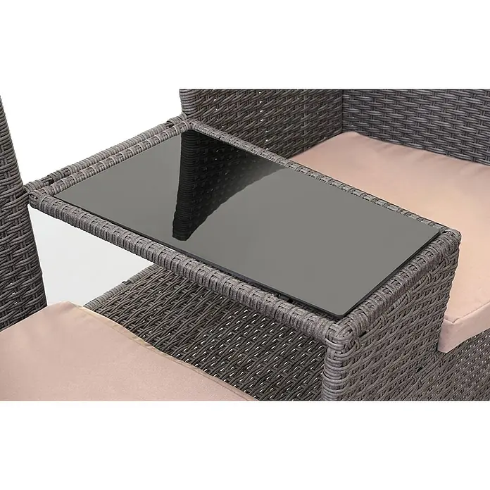 Poly-Rattan Sitzbank mit Tisch | Gartenbank Sitzgruppe Gartensofa | 132cm | Grau | Kissen Creme -  - Graues Polyrattan-Set mit integriertem schwarzem Glastisch und beigen Kissen.
