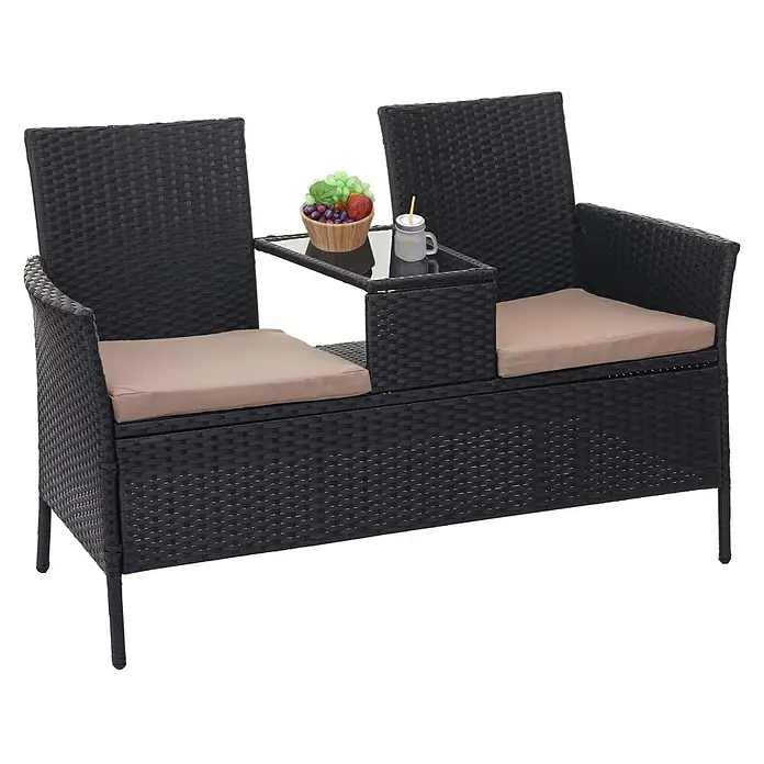 Poly-Rattan Sitzbank mit Tisch | Gartenbank Sitzgruppe Gartensofa | 132cm | Schwarz | Kissen Creme -  - Dunkle Rattan-Sitzbank für zwei Personen mit integriertem Glastisch und beigen Kissen.