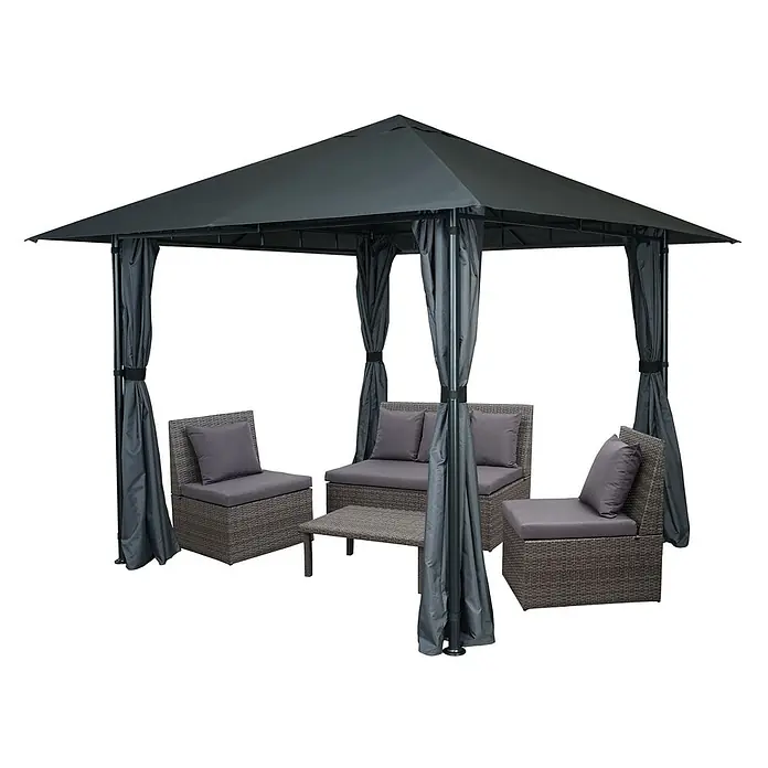 Berlinlodge Standard-Pavillon mit Seitenwand - B x T: 300 x 300 cm, Farbe Gestell: Grau, Sonstige - Dunkelgrauer Pavillon mit brauner Outdoor-Rattanmöbelgarnitur: Sofa, zwei Stühle, Tisch und graue Kissen.