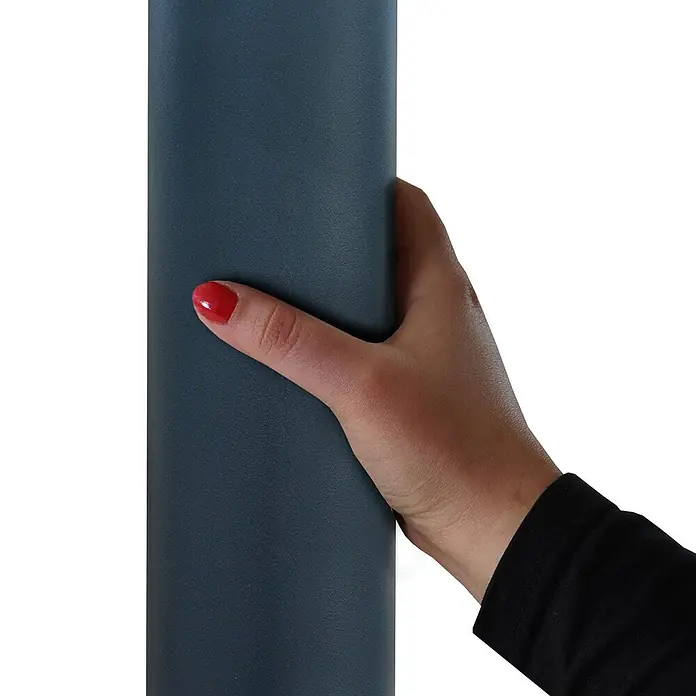 Berlinlodge Standard-Pavillon Cadiz - B x T: 300 x 500 cm, Farbe Gestell: Grau, Metall - Eine Hand mit rotem Nagellack hält eine dunkelpetrolfarbene zylindrische Flasche.