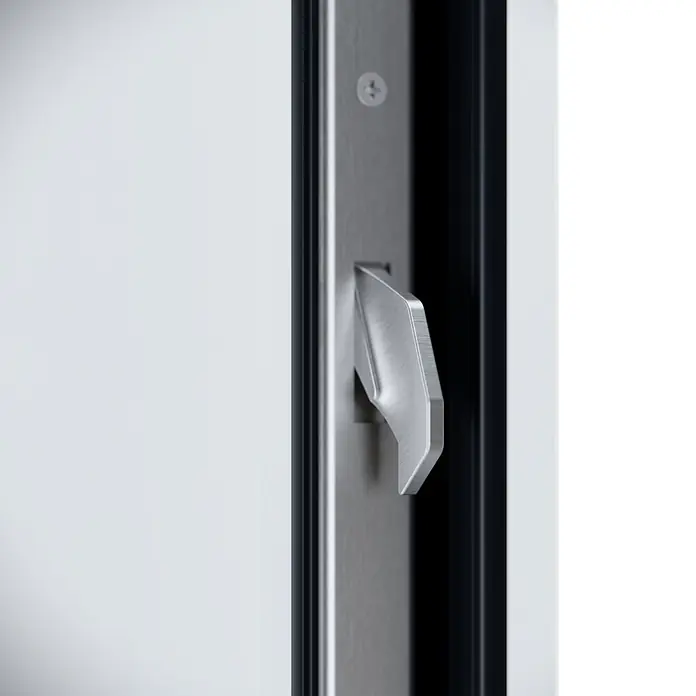 FM Türen Haustür - 110 x 210 cm, DIN Anschlag: Rechts, Weiß, Mit vertikaler Verglasung - Gebürsteter Metall-Bündiggriff, Teil eines Türmechanismus, mit sichtbarer Schraube.