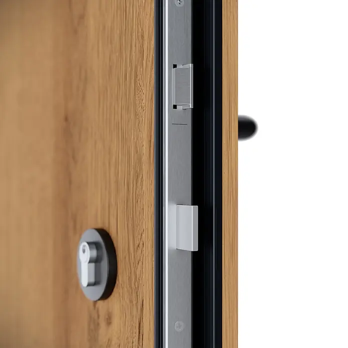 FM Türen Haustür - 110 x 210 cm, DIN Anschlag: Links, Winchester, Mit vertikaler Verglasung + Zierapplikationen - Offene Holztür mit silbernem Metallschlossmechanismus und Schlüsselloch.