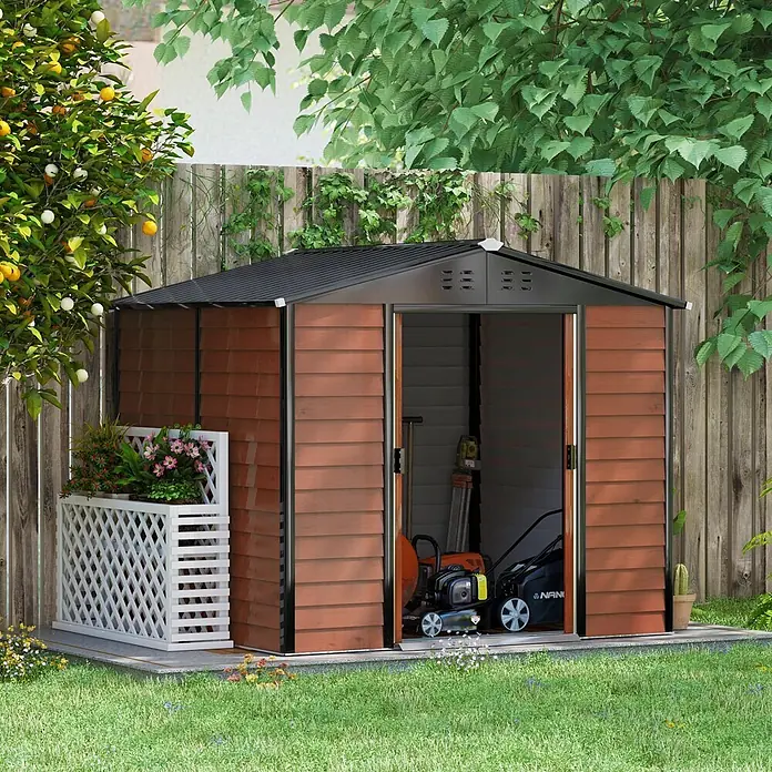 SONNENH Gerätehaus - Außenbreite inkl. Dachüberstand: 240 cm, Außentiefe inkl. Dachüberstand: 206 cm, Stahl, Braun - Ein braun-schwarzer Metall-Gartenschuppen mit offenen Türen, der einen Rasenmäher im Inneren zeigt, steht in einem grünen Garten neben einem Holzzaun.