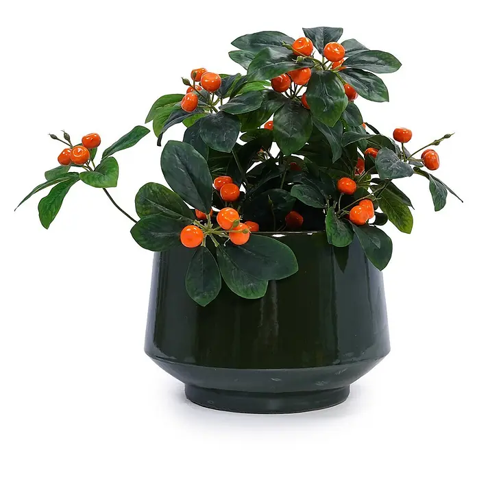 SONNENH Pflanztopf - Keramik, Grün - Künstliche Pflanze mit orangen Beeren und grünen Blättern in einem dunkelgrünen Topf.