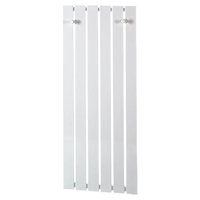 Admiral Designheizkörper Tokio - B x H: 470 x 1.200 mm, Weiß - Ein weißer Handtuchwärmer mit fünf vertikalen Stäben und zwei runden Haken, ideal für Badezimmer. Praktisches und stilvolles Design.