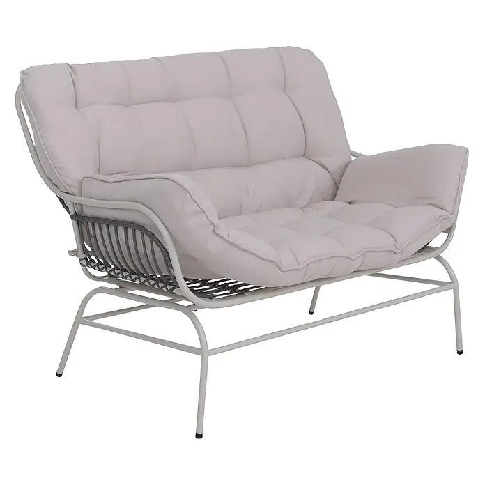 2er Gartensofa | Sofa Gartenbank Couch 2-Sitzer | Stoff 220g/m2 Poly-Rattan Metall | Hellgrau | Polster Beige -  - Helles beigefarbenes Zweisitzer-Sofa mit gesteppten Kissen, hellgrauem Metallrahmen und dunkelgrauen Rattandetails.