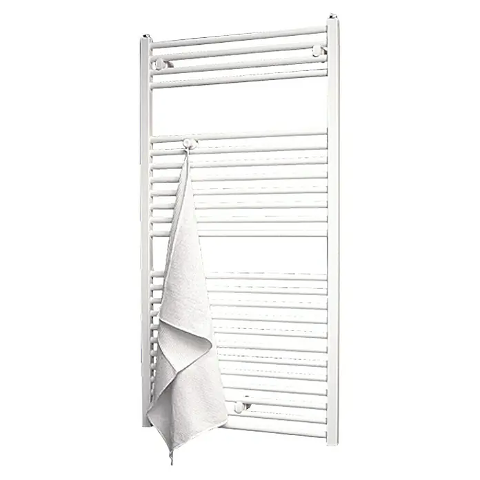 Admiral Radiador toallero Berlin - An x Al: 600 x 1.170 mm, 598 W, Potencia calorífica a una temperatura de 75 °C (D: 50): 598 W - Toallero calefactor blanco con una toalla blanca colgada. Accesorio elegante para el baño para mayor confort y calidez.