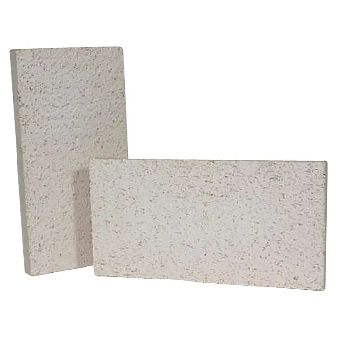 Schamottsteinplatte - 25 x 12,4 x 2 cm - Zwei helle, rechteckige Vermiculitplatten, die für den Einsatz in Öfen und Kaminen geeignet sind.