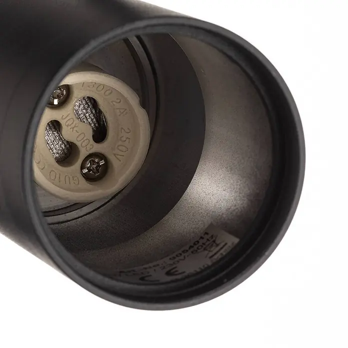 Prios LED-Spannseilsystem Jorell - schwarz, schwarz - Schwarze zylindrische Fassung mit einer cremefarbenen GU10 Keramik-Lampenfassung und sichtbaren elektrischen Anschlüssen.
