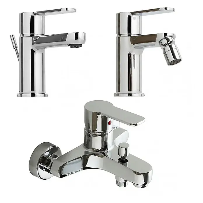 Kiamami Valentina Badewannenarmatur - Silber - Set aus drei modernen Chrom-Mischbatterien, darunter Waschbecken- und Badewannenarmaturen.