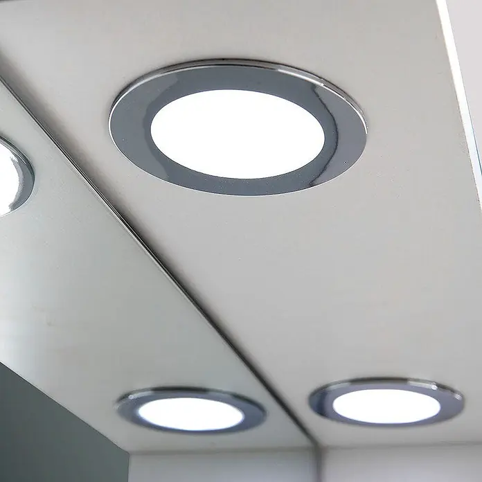 Kiamami Valentina LED-Spiegelschrank - B x H: 150 x 570 cm, Holz, Weiß - Einbaustrahler mit Chromrand und hellem LED-Licht.
