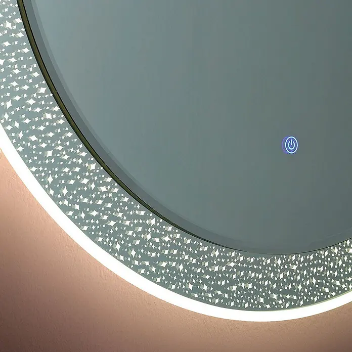 Kiamami Valentina Lichtspiegel - 0,02 x 800 cm, Farblos - Runder, beleuchteter Spiegel mit dekorativem Lichtmuster am Rand und blauem Touch-Power-Knopf.