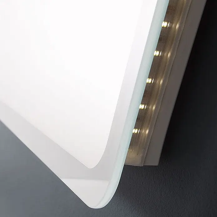 Kiamami Valentina Lichtspiegel - 30 x 600 cm, Farblos - Frosted white LED-Wandleuchte mit gebogenem Glaspanel und warmer Kantenbeleuchtung.