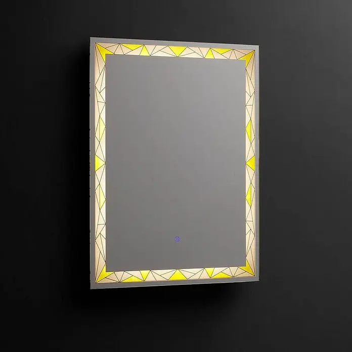 Kiamami Valentina Lichtspiegel - 20 x 800 cm, Farblos - Rechteckiger LED-Spiegel mit beleuchtetem Rand, gelben geometrischen Mustern und blauem Touch-Knopf.