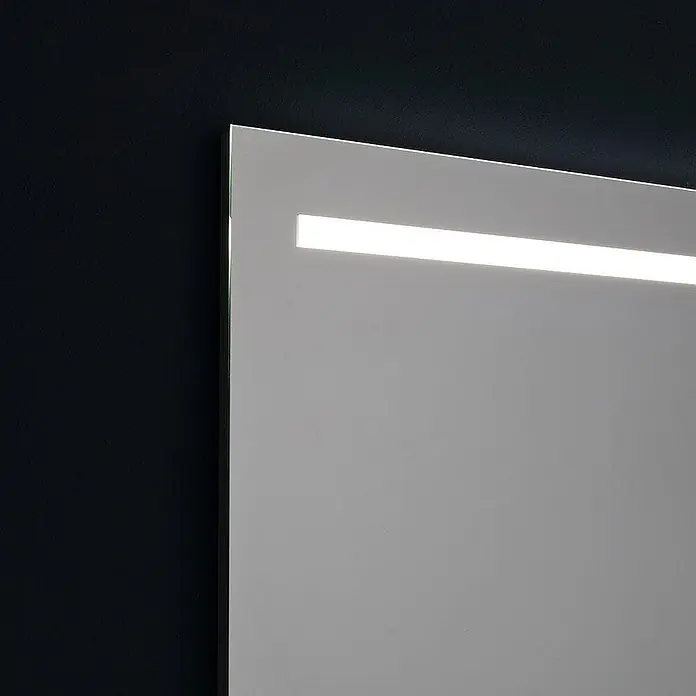 Kiamami Valentina Lichtspiegel - 25 x 600 cm, Farblos - Rechteckiger Spiegel mit integriertem horizontalem LED-Lichtstreifen in der oberen Hälfte.