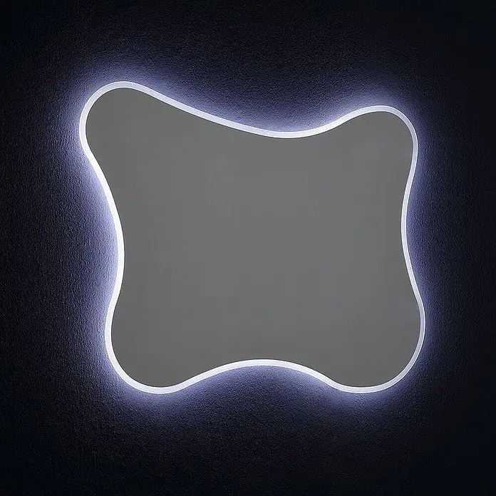 Kiamami Valentina Lichtspiegel - 25 x 750 cm, Farblos - Unregelmäßig geformter Spiegel mit leuchtender weißer LED-Hintergrundbeleuchtung.