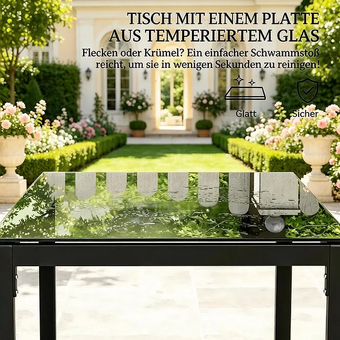 SONNENH Balkonmöbel-Set - 3 -tlg., Schaumstoff, Glas, Polyester, Rattan, Stahl, Schwarz/Braun/Khaki - Gartentisch mit schwarzem Gestell und Platte aus gehärtetem Glas, in einem üppigen Garten.