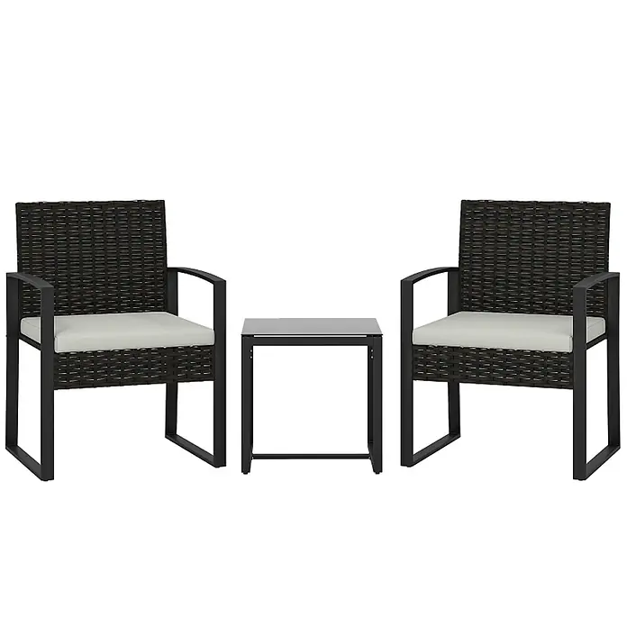 SONNENH Balkonmöbel-Set - 3 -tlg., Stahl, Cremeweiß/Grau - Dunkelbraunes Rattan-Bistroset: zwei Stühle mit hellen Kissen und schwarzen Gestellen, dazu ein kleiner schwarzer Glastisch.