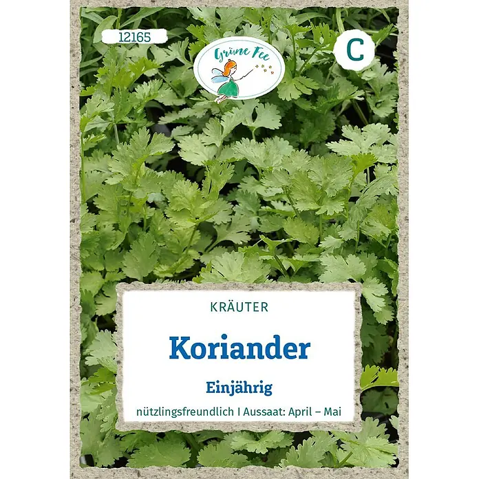 Grüne Fee Kräutersamen Koriander - Coriandrum sativum L., Saatzeit: April, Erntezeit: Juni - Samentüte für einjährigen Koriander von Grüne Fee, mit grünen Korianderpflanzen im Hintergrund und Angaben zur Aussaat April-Mai.