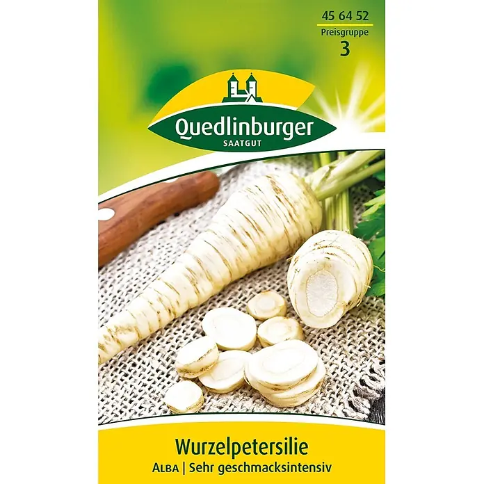 Quedlinburger SAATGUT Wurzelpetersilie Alba -  - Weiße Wurzelpetersilie (Pastinake), ganz, halbiert und in Scheiben auf einer strukturierten Matte.