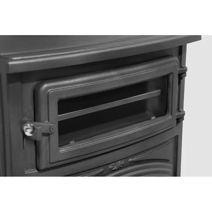 Estufa de leña con horno Antares - 12,7 kW - 16,28 kW, Volumen de calefacción: 305 m³, Antracita - Primer plano de una puerta de estufa de hierro fundido gris oscuro con ventana de vidrio y barras protectoras horizontales, con una pequeña manija metálica.