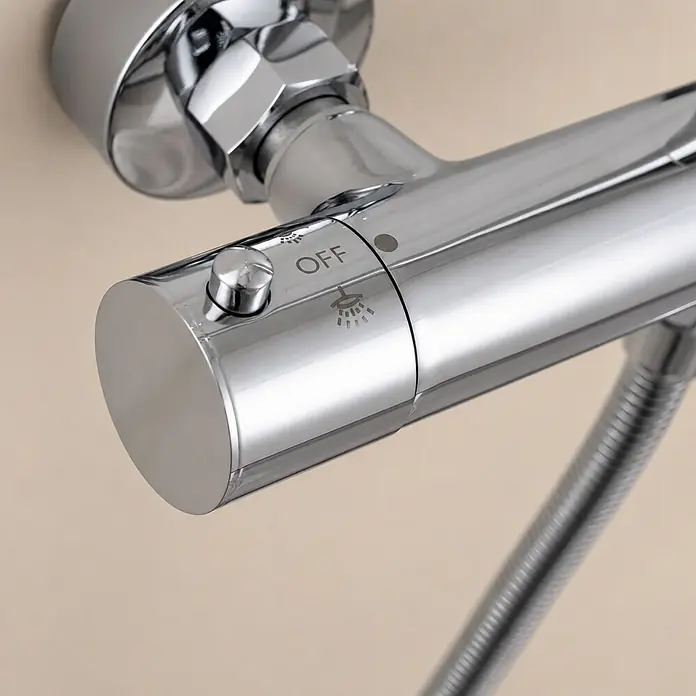 LOMAZOO Thermostat-Duschsystem Ariel mit Regendusche Edelstahl Chrom -  - Chrom-Duscharmatur mit Aus-Knopf, Temperaturmarkierungen und flexiblem Schlauchanschluss.