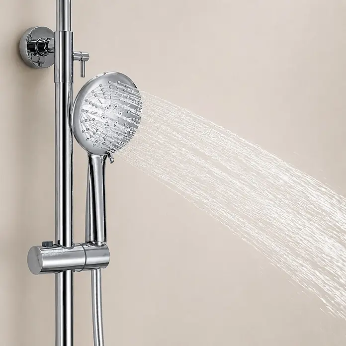 LOMAZOO Thermostat-Duschsystem Ariel mit Regendusche Edelstahl Chrom -  - Polierte Chrom-Handbrause sprüht Wasser, montiert an passender Duschstange.