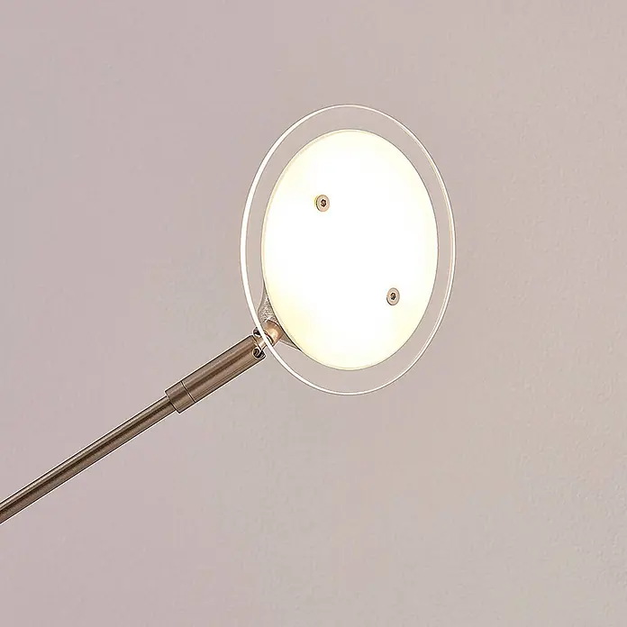 Lindby Stehleuchte Anea - alu / grau / zink, alu / grau / zink - Runde, flache, beleuchtete Lampenfassung mit klarem Außenring und Schrauben, an einem gebürsteten Bronze-Gelenkarm.