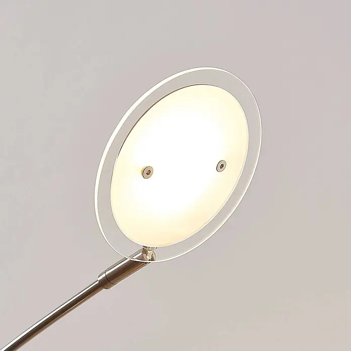 Lindby LED Stehlampe Wohnzimmer in nickel matt, weiß, Stehleuchte -  - Moderner Lampenkopf mit leuchtendem, rundem Diffusor, klarem Außenring und verstellbarem Arm aus gebürstetem Metall.