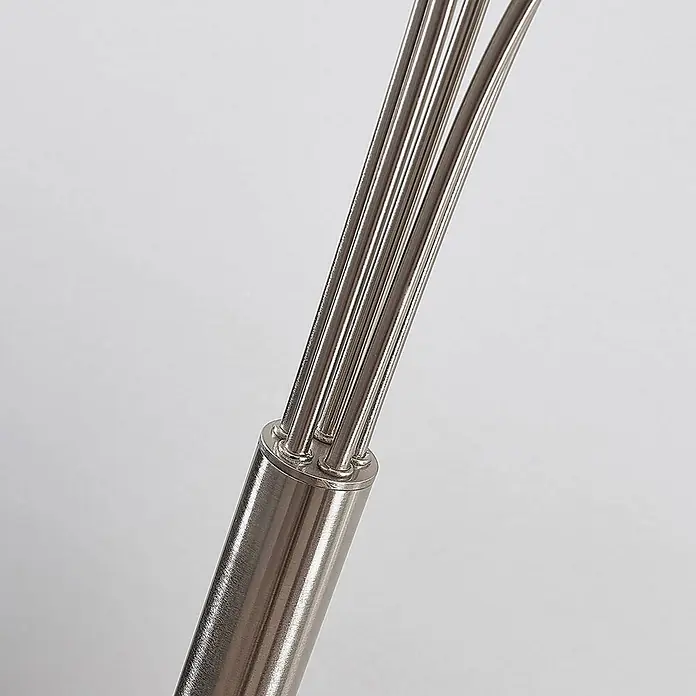 Lindby LED Stehlampe Wohnzimmer in nickel matt, weiß, Stehleuchte -  - Edelstahl-Schneebesen-Drähte, die aus dem gebürsteten Metallgriff kommen.