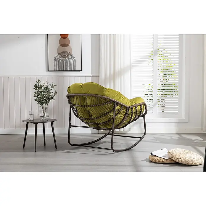 SONNENH Garten-Loungesessel - 20 Stk., Stahl, Rückenlehne verstellbar, Olivgrün, B x T x H: 78 x 106 x 90 cm - Ein brauner Rattan-Schaukelstuhl mit einem plüschigen, olivgrünen Kissen.