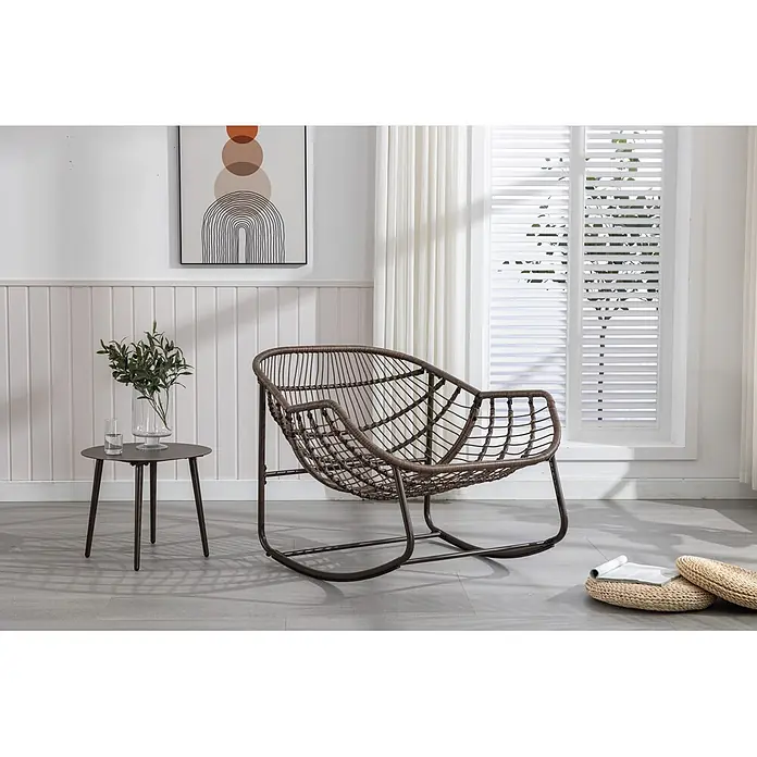SONNENH Garten-Loungesessel - 10 Stk., Stahl, Weiß, B x T x H: 78 x 106 x 90 cm - Brauner Rattan-Schaukelstuhl mit Metallgestell, in einem gemütlichen Innenraum.