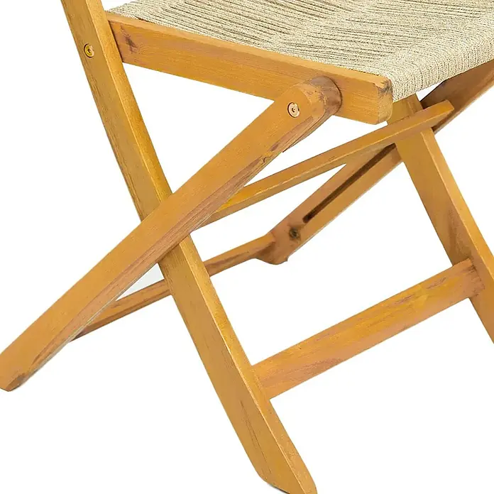 SONNENH Gartenstuhl-Set - 4 Stk., Akazienholz, Polypropylen, Klappbar, Beige/Natur, B x T x H: 48 x 55,5 x 88 cm - Nahaufnahme des hellbraunen Holzgestells eines Klappstuhls mit beigem Flechtsitz.