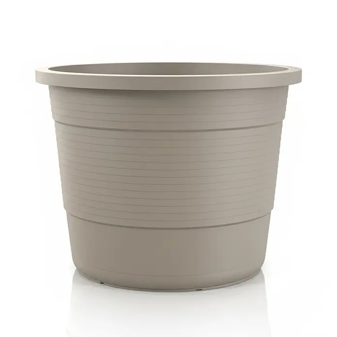 Plastard Pflanztopf 3er-Set Ø 54 cm rund – Seidengrau, Pflanzkübel 78 Liter - 3 Stk., Außenmaß (Ø x H): 54 x 45,5 cm, Kunststoff, Seidengrau - Neutralfarbener runder Blumentopf mit horizontaler Rillenstruktur.