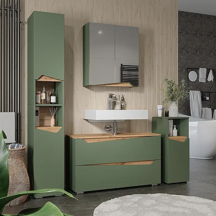 Vicco Badmöbel-Set - Grün, Matt - Grünes Badezimmermöbel-Set mit Akzenten aus Naturholz, bestehend aus Hochschrank, Waschtisch und Beistellschrank, in einem Badezimmer gezeigt.