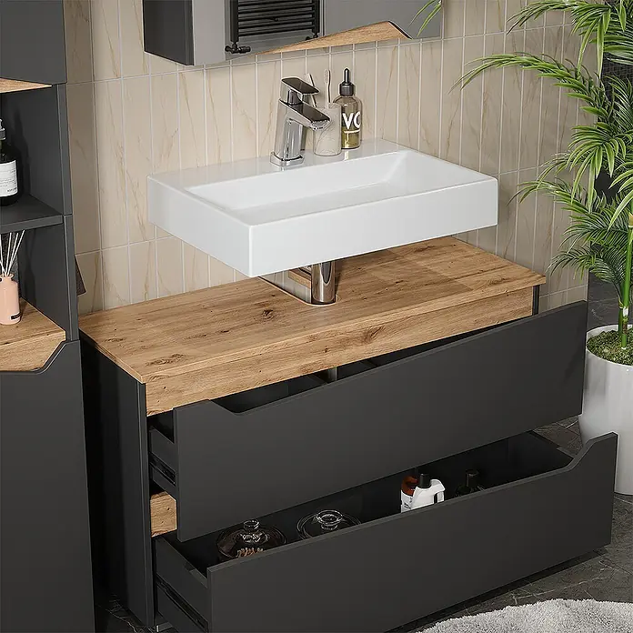 Vicco Badmöbel-Set - Anthrazit, Matt - Moderner, dunkelgrauer Badschrank mit weißem Waschbecken und Holzoptik-Arbeitsplatte, offene Schubladen zeigen Stauraum.