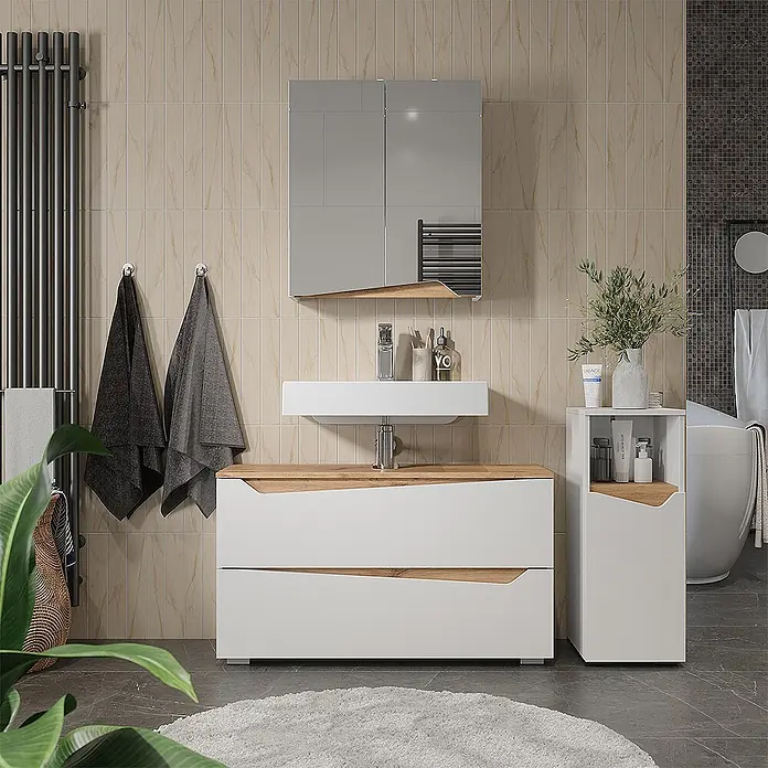 Vicco Badmöbel-Set - Weiß, Matt - Modernes weißes Badmöbel-Set mit Holzdetails, bestehend aus Waschtischunterschrank mit Waschbecken, Hochschrank und Spiegelschrank, im Bad.