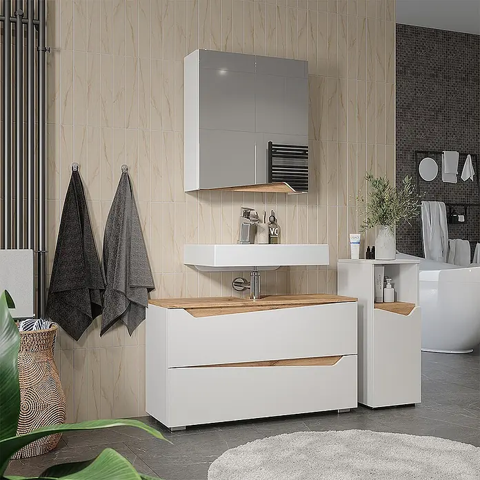 Vicco Badmöbel-Set - Weiß, Matt - Weißes Badezimmermöbelset mit Holzdekor-Akzenten, bestehend aus Waschtischunterschrank, Spiegelschrank und Hochschrank, im Badezimmer.