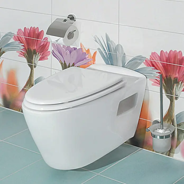 Poseidon WC-Sitz St. Remy/Mistral - MDF, Weiß, Mit Absenkautomatik - Ein modernes, wandhängendes WC in Weiß, das durch sein schlichtes Design und die blumige Wandgestaltung besticht.