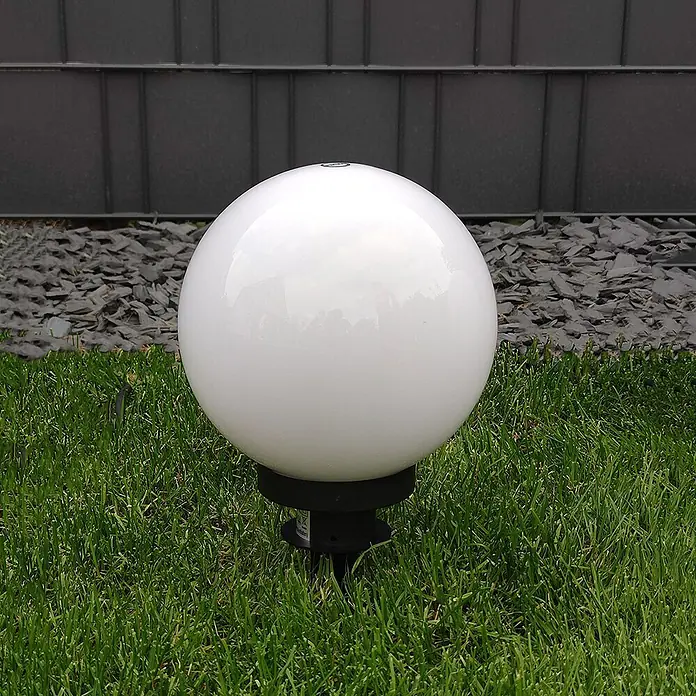 DAPO Erdspießleuchte Kugelleuchte Marlon 20 cm - 25 cm, IP44 - Weiße kugelförmige Gartenleuchte, glänzend, zur Beleuchtung von Außenbereichen.