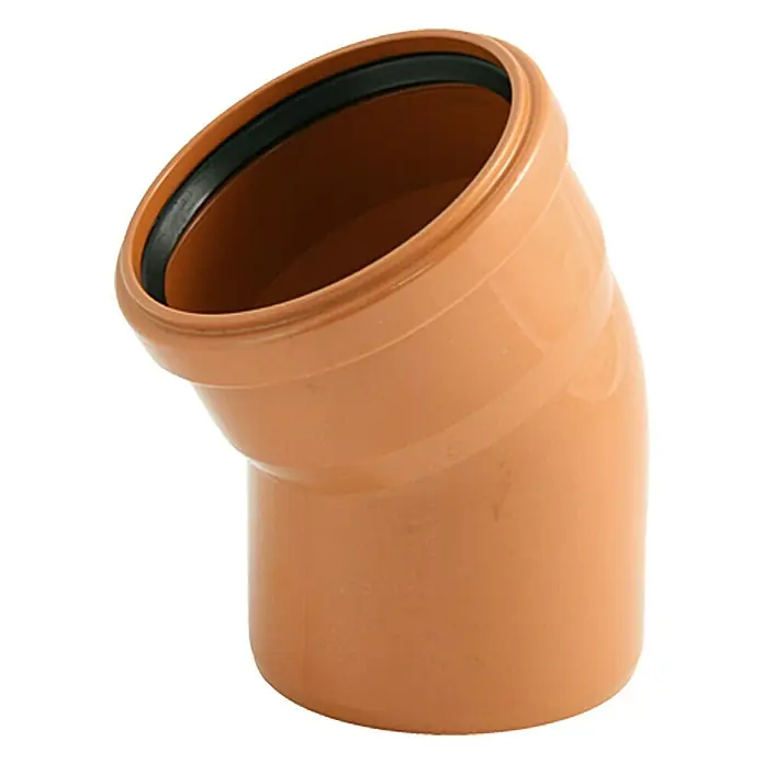 KG Bogen - Nennweite: 125 mm, 30 ° - Ein orangefarbener PVC-Rohrbogen mit einem schwarzen Dichtungsring im Inneren, isoliert auf einem weißen Hintergrund.