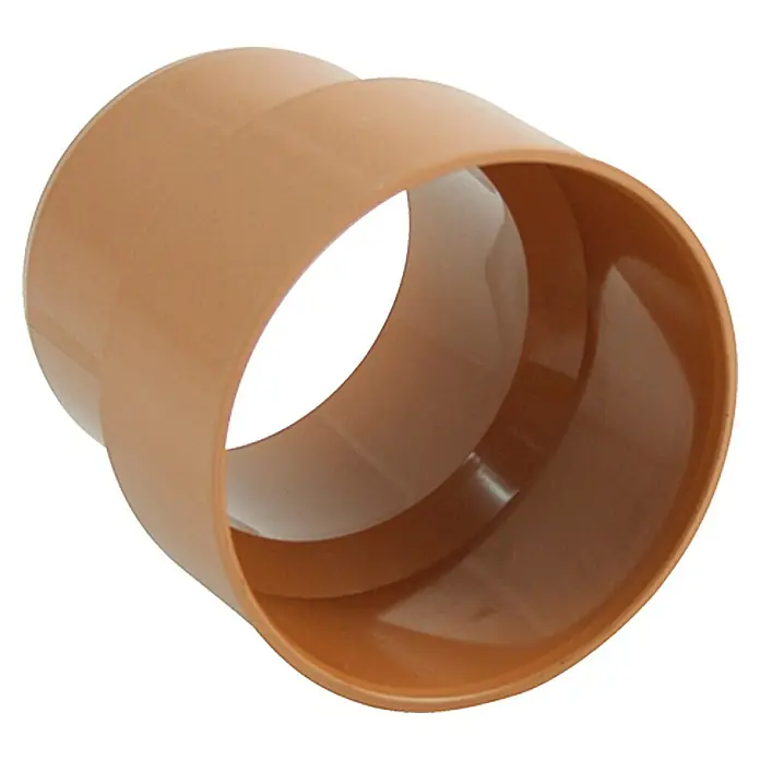 KG Anschluss - Nennweite: 125 mm, Geeignet für: Gussspitzende - Ein brauner PVC-Reduzierverbinder, der zwei Rohre unterschiedlicher Größe miteinander verbindet, wird im Bild gezeigt. Perfekt für Sanitärinstallationen.