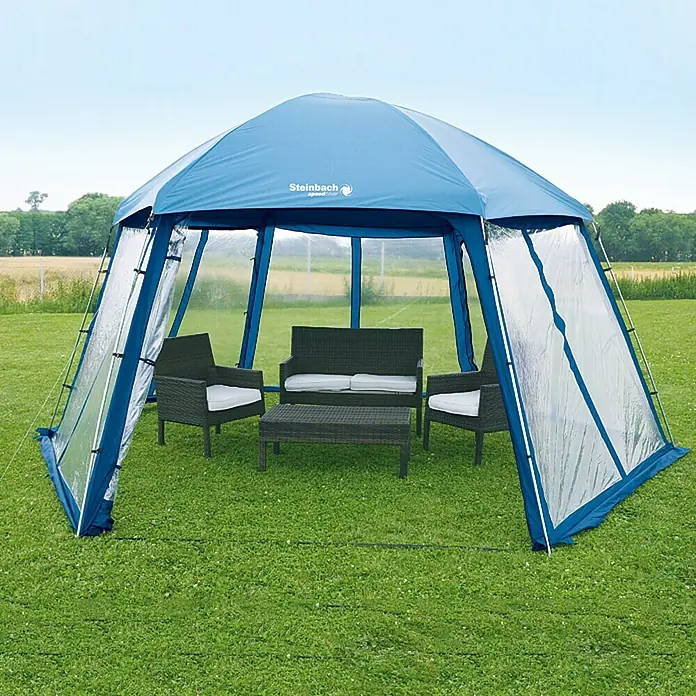 Cubierta para piscina - An x L: 500 x 433 cm, Azul - Gazebo azul con paredes transparentes y muebles de jardín sobre una pradera verde.