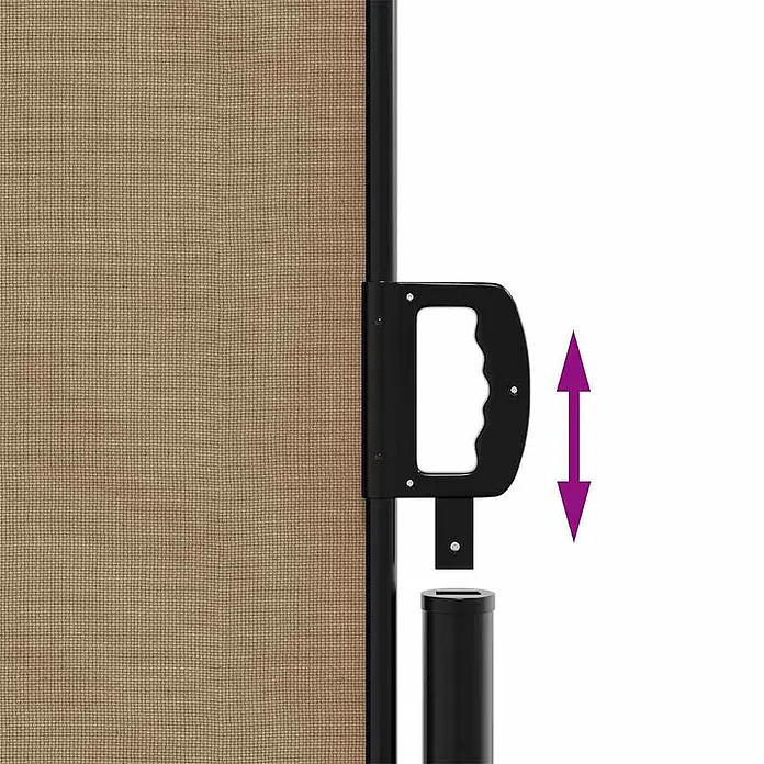 VidaXL Klemmmarkise - Taupe, Breite: 5 m, Ausfall: 5 m - Nahaufnahme einer beigen Seitenmarkise mit schwarzem Griff und Bodenhülse, vertikale Bewegung für Verriegelung/Entriegelung.
