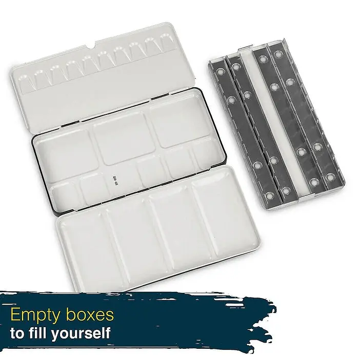 Artina Aquarellfarben-Set -  - Eine offene, leere weiße Metall-Aquarellpalette mit herausnehmbaren Näpfchen und separatem silbernem Näpfchenhalter zum individuellen Befüllen.