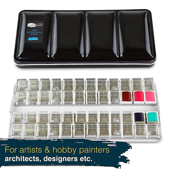 Artina Aquarellfarben-Set -  - Schwarze Metall-Aquarellpalette und ein Fach mit 48 transparenten Kunststoffnäpfchen, meist leer, einige mit Farbe.