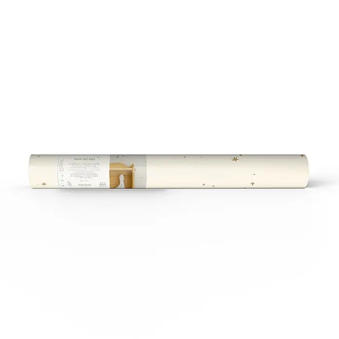Little Dutch Vliestapete Mond und Sterne - Gold/Weiß, Sonstiges, 10 x 0,53 m - Gerollte hellfarbene Vliestapete mit Mond- und Sternenmuster, Entenillustration und Produktdetails auf dem Etikett.