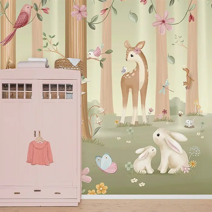 Little Dutch Fototapete Zaubergarten - Vlies - Rosa Holzschrank mit Glastüren und pinker Bluse, in einem Kinderzimmer mit Waldbild.